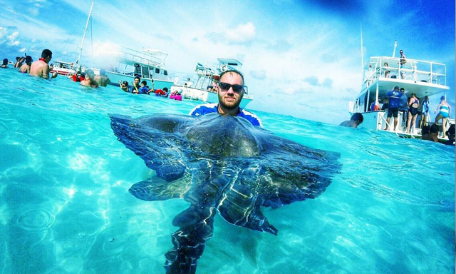 Cayman Yacht Charters, Luxury Boat Rentas Grand Cayman Islands, sting ray city,